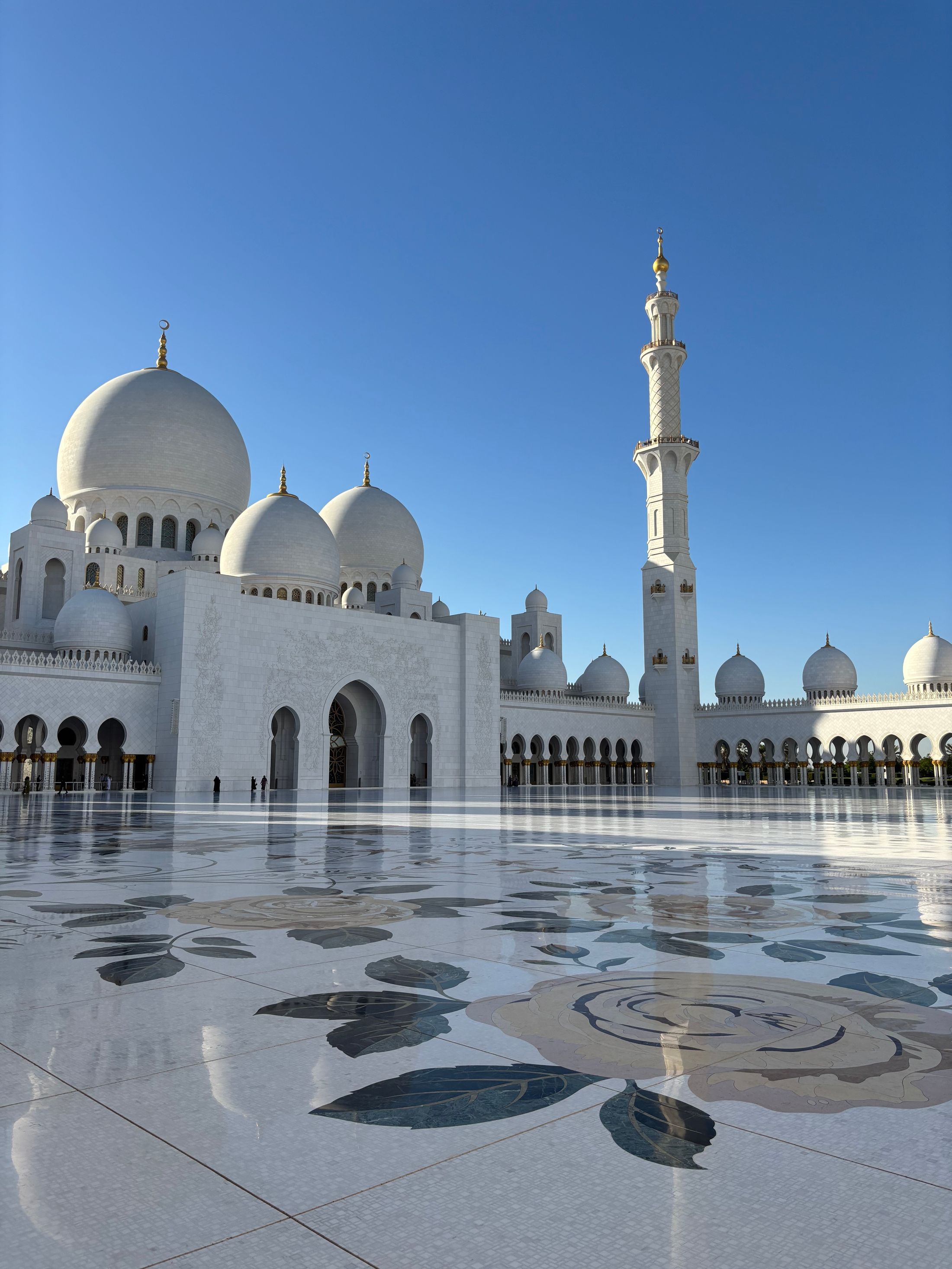 Real view of Sheikh Zayed Grand Mosque in Abu Dhabi